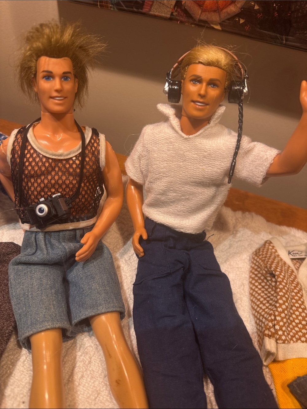 Coupla Kens! Lot of two vintage Ken dolls with vintage clothing,shoes,camera,etc - Picture 3 of 6